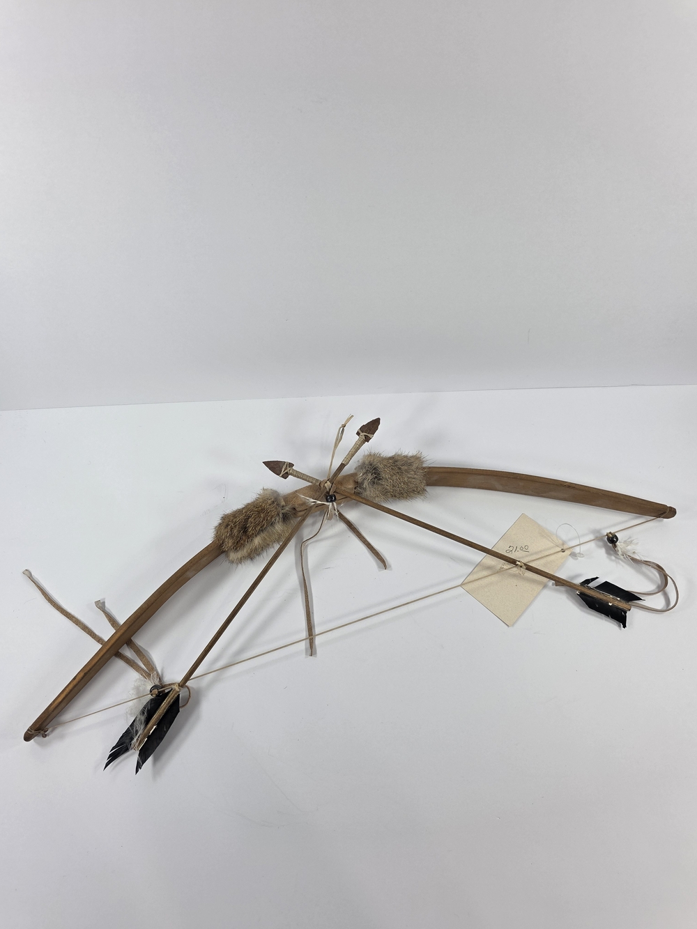 VINTAGE NATIVE AMERICAN HANDMADE BOW W/FUR BEADS & ARROWS WALL HANGING